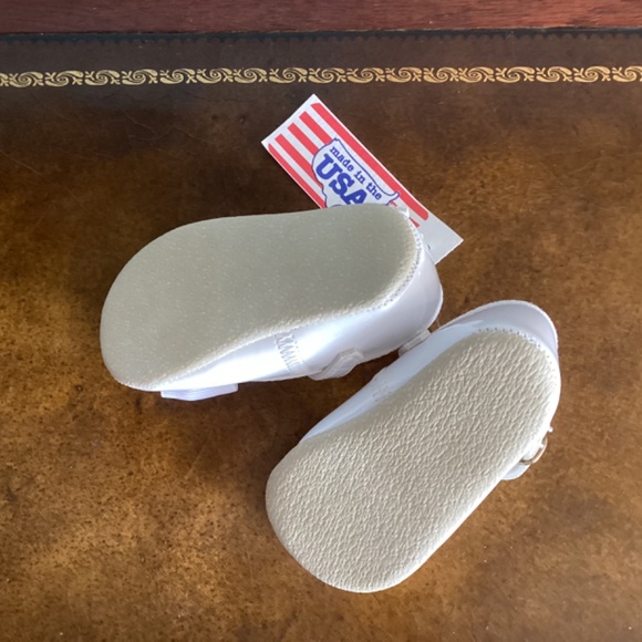 Baby girl white patent leather Mary Jane shoes - Picture 7 of 7